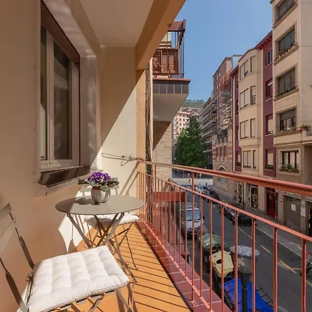 And Charming - Guggenheim & Old Town * بلباو