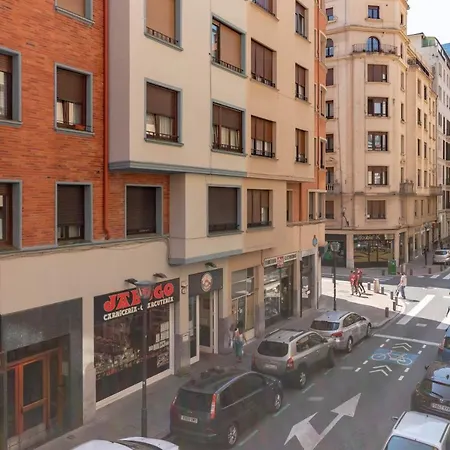 And Charming - Guggenheim & Old Town Apartment *