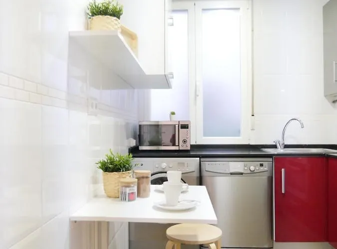 And Charming - Guggenheim & Old Town بلباو